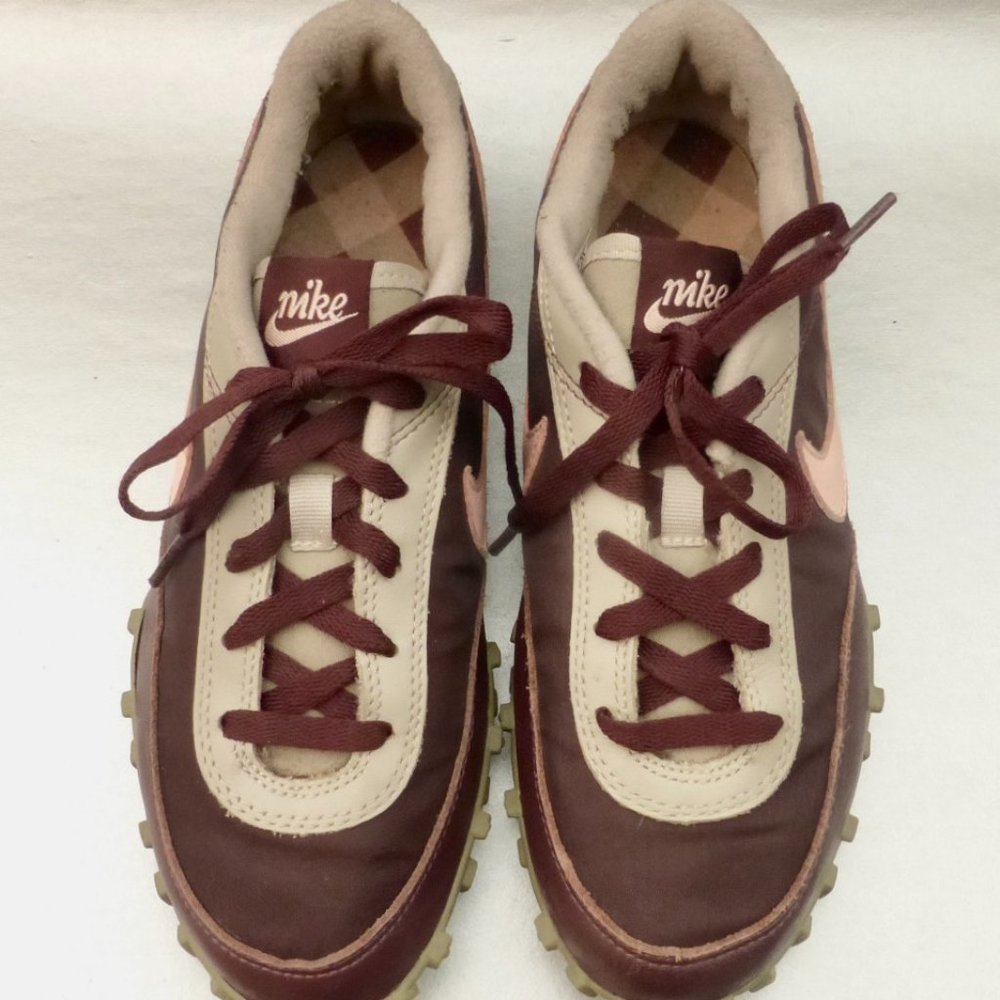 Rare Nike Purple Ladies Running Shoes 9.5 Trainers